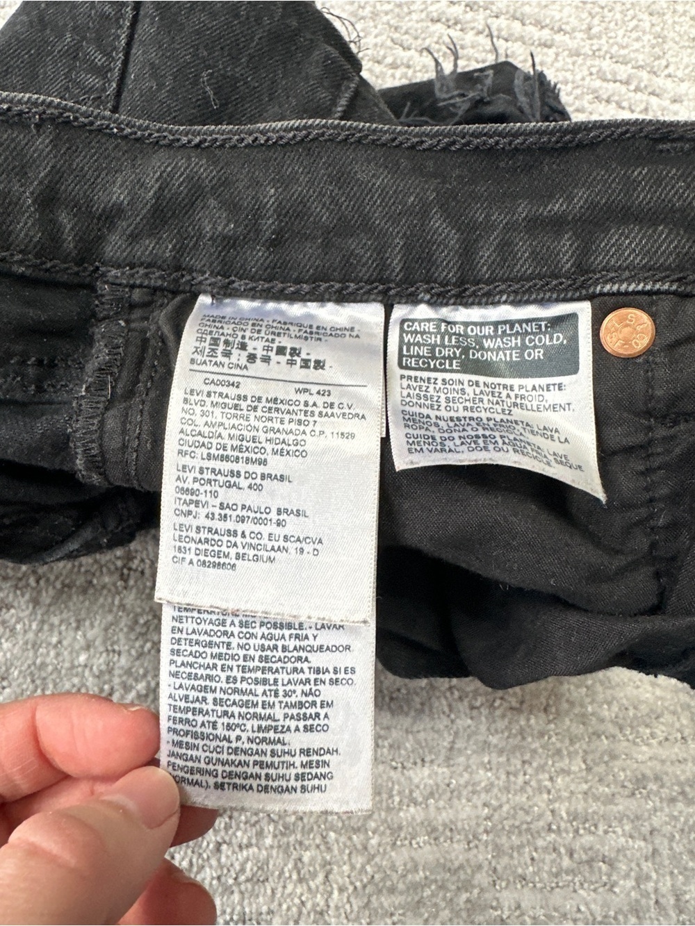 Levi’s Ribcage High-Waist Denim Shorts | Size 24 - Picture 9 of 13